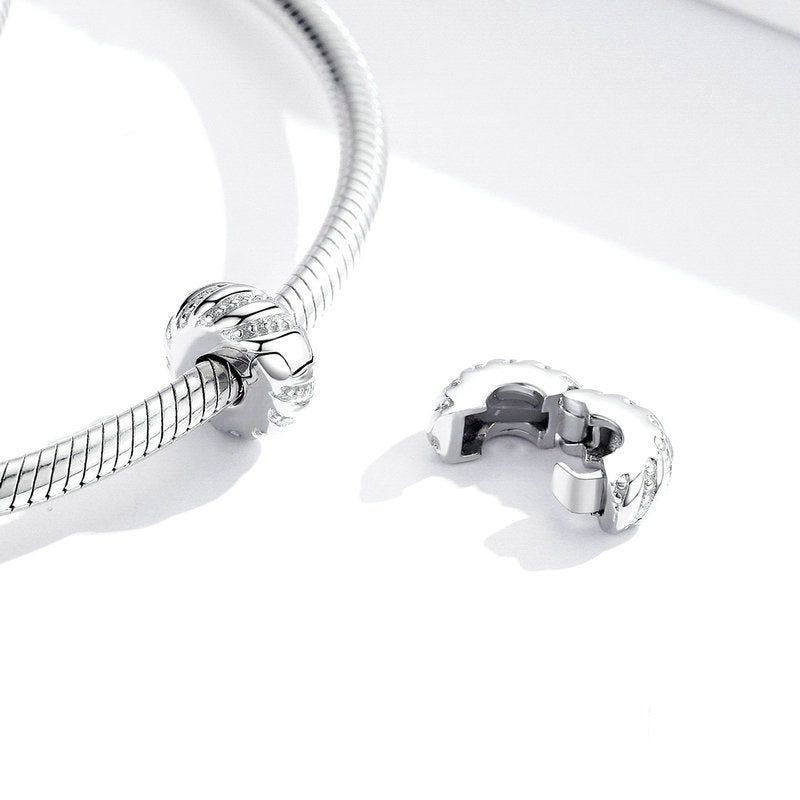 Jorrio Simple Textured Clasp Sterling Silver Charm
